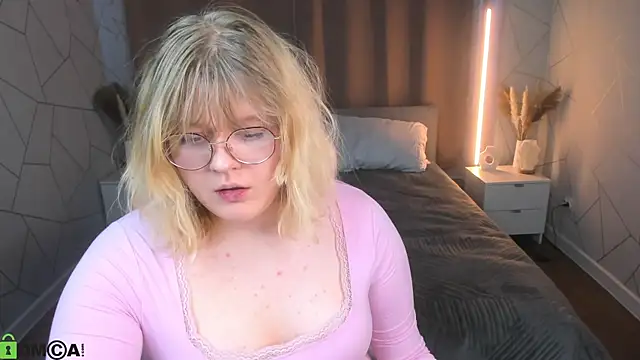 luna c0ra online show from April 11, 2026, 1:10 am