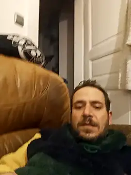 Snapshot of Mikedebo chatting on March 4, 2026, 8:04 pm Mikedebo online show from March 4, 2026, 8:04 pm