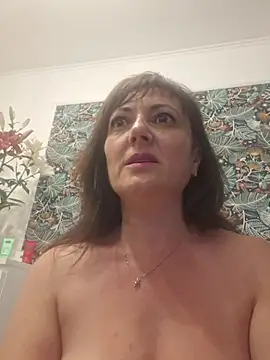SaraGina online show from June 11, 2026, 2:53 am