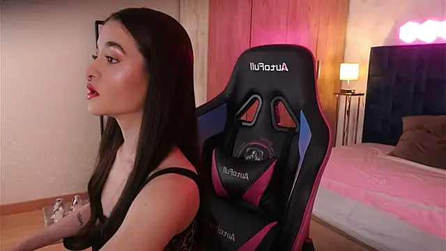 LucyDeLuca online show from March 3, 2026, 7:47 am