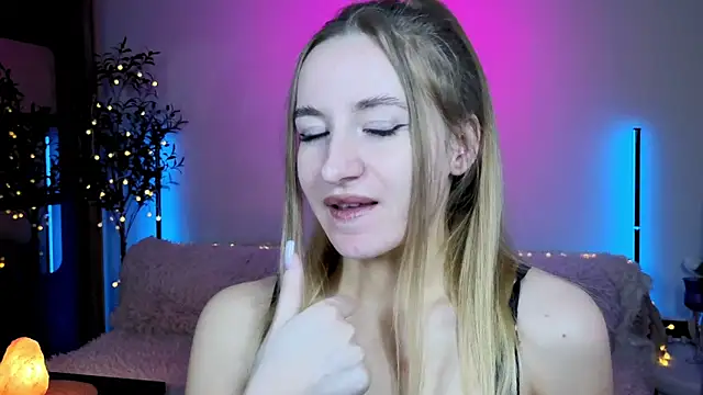 Oxy Foxie online show from June 4, 2026, 11:33 pm
