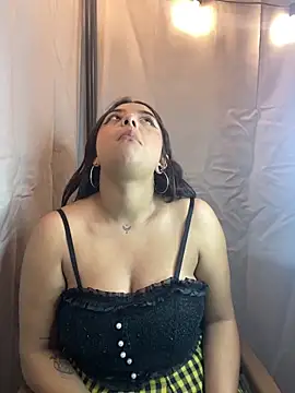 Snapshot of Midary_pink chatting on March 3, 2026, 5:02 am Midary pink online show from March 3, 2026, 5:02 am