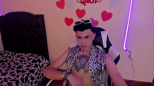 Snapshot of Dark_Hunder chatting on February 23, 2026, 10:07 pm Dark Hunder online show from February 23, 2026, 10:07 pm