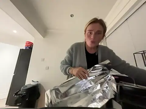 Snapshot of jadey19x chatting on March 6, 2026, 7:43 pm jadey19x online show from March 6, 2026, 7:43 pm