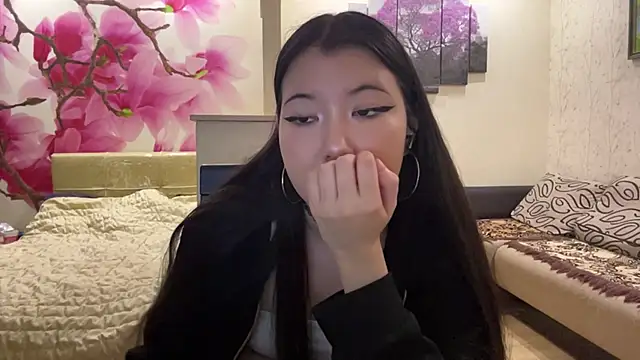 MaeRaads online show from April 15, 2026, 8:20 pm