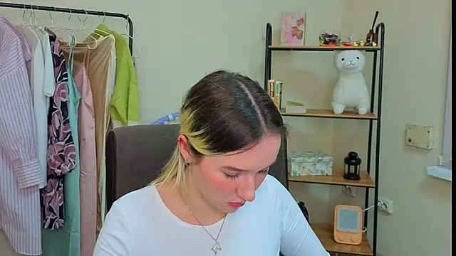 AshleyySchwartz online show from February 19, 2026, 12:56 pm