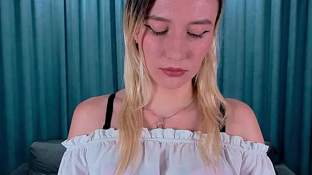 AshleyySchwartz online show from March 11, 2026, 3:07 pm