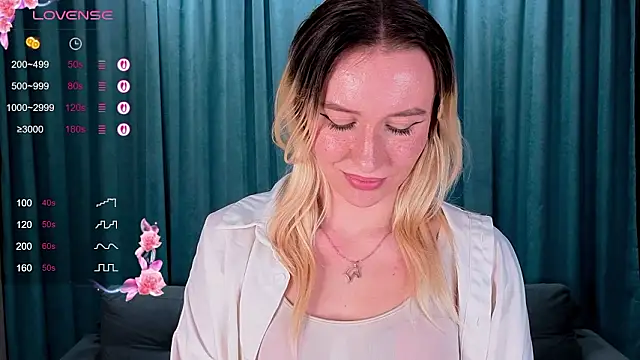 AshleyySchwartz online show from March 19, 2026, 5:39 pm