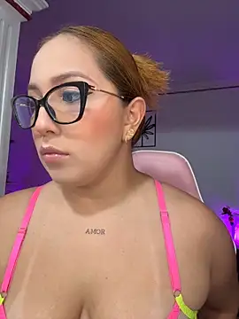 Snapshot of Kiarhatrixie1 chatting on April 18, 2026, 5:39 pm Kiarhatrixie1 online show from April 18, 2026, 5:39 pm
