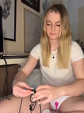 melanieTesss online show from April 4, 2026, 10:46 am