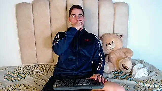 ryanlevi1 online show from February 24, 2026, 12:14 pm