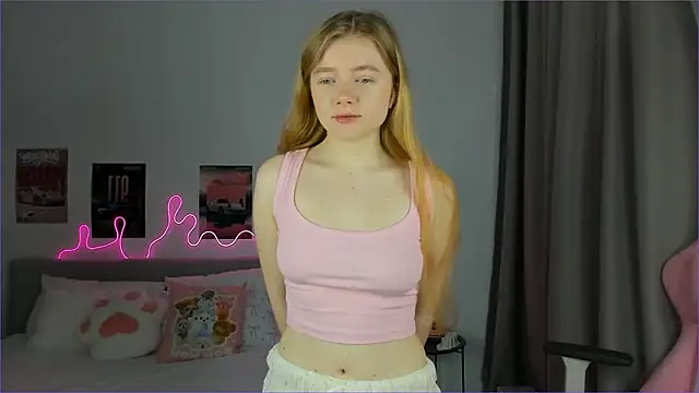 EvaRaee online show from March 29, 2026, 4:34 am