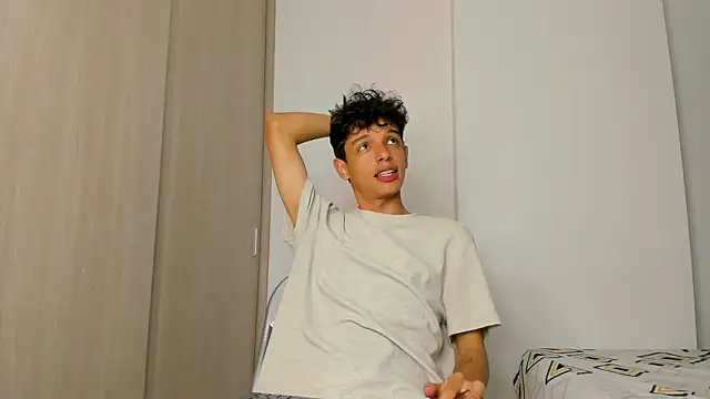 Snapshot of Maxfrost1 chatting on February 26, 2026, 7:46 pm Maxfrost1 online show from February 26, 2026, 7:46 pm