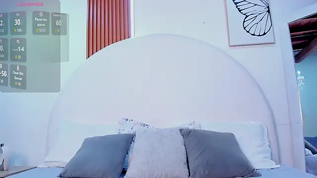 Violett Rosse  online show from March 17, 2026, 3:04 pm