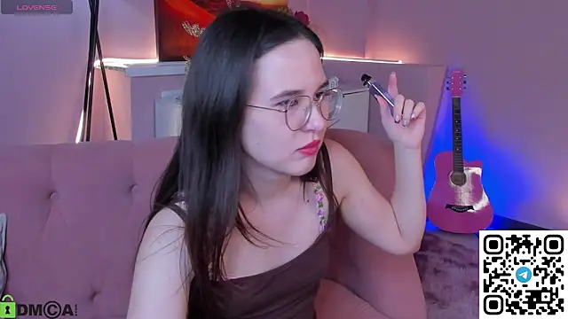 leylamirage online show from March 3, 2026, 12:33 pm