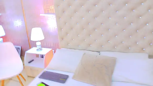 Khloe Moon online show from March 22, 2026, 7:50 pm