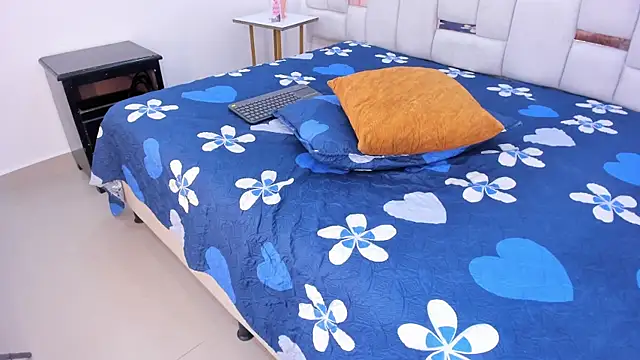 Zoe  smiith online show from February 28, 2026, 4:13 am