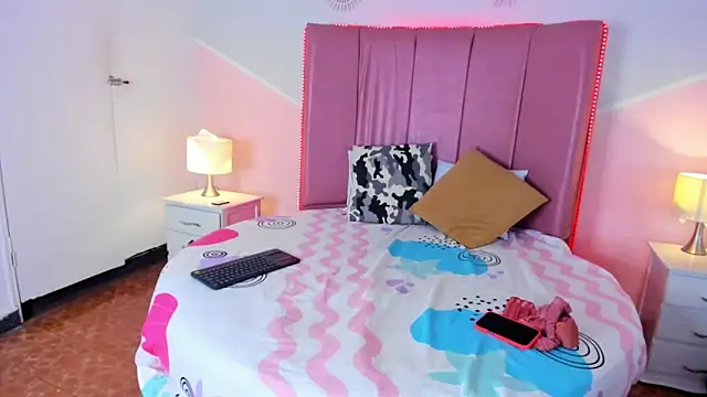  ashley thompson  online show from February 21, 2026, 7:59 pm