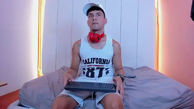 Snapshot of STEVEN_OS chatting on March 3, 2026, 8:31 am STEVEN OS online show from March 3, 2026, 8:31 am