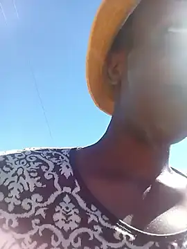 Snapshot of bigdicksmommy chatting on April 10, 2026, 9:03 am bigdicksmommy online show from April 10, 2026, 9:03 am