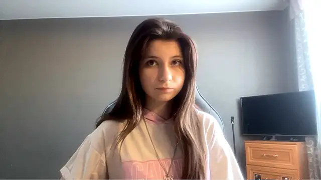 Snapshot of LunnaBliss chatting on February 17, 2026, 12:12 pm LunnaBliss online show from February 17, 2026, 12:12 pm