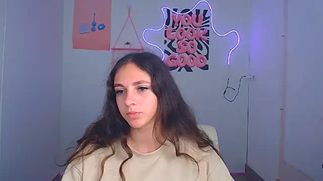 KissMeJulia online show from July 13, 2026, 11:24 am
