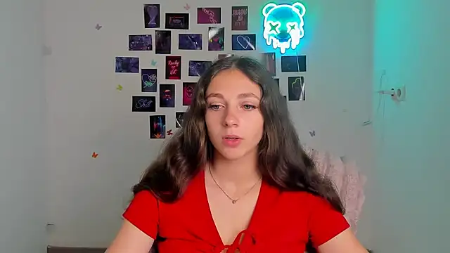 KissMeJulia online show from July 21, 2026, 5:43 am
