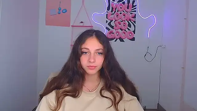 KissMeJulia online show from July 28, 2026, 5:47 am