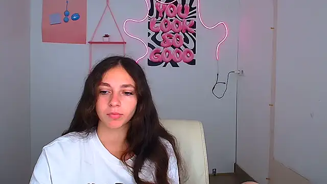 KissMeJulia online show from August 4, 2026, 5:32 am