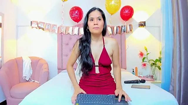 Paulynavera online show from May 19, 2026, 1:28 pm