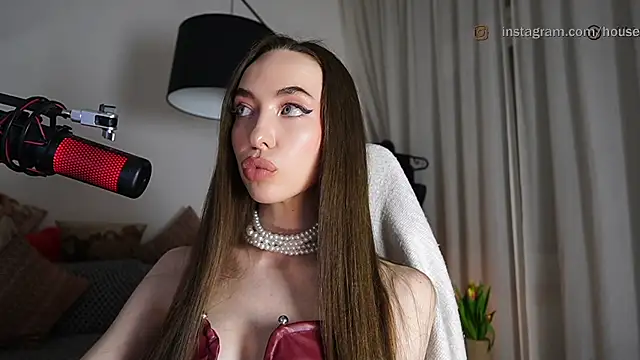 supreme dominatrix online show from April 24, 2026, 9:06 pm