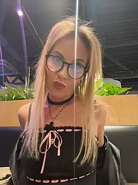 LisaMurr online show from March 26, 2026, 10:43 am