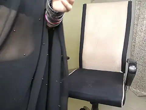 Snapshot of Air_Beauty chatting on February 28, 2026, 4:30 pm Air Beauty online show from February 28, 2026, 4:30 pm