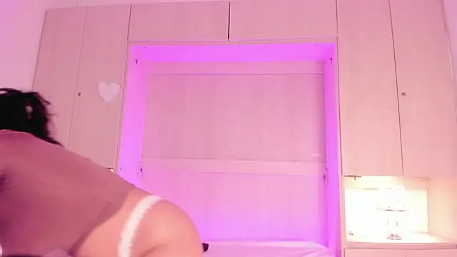 ElaRey  online show from March 7, 2026, 12:02 pm