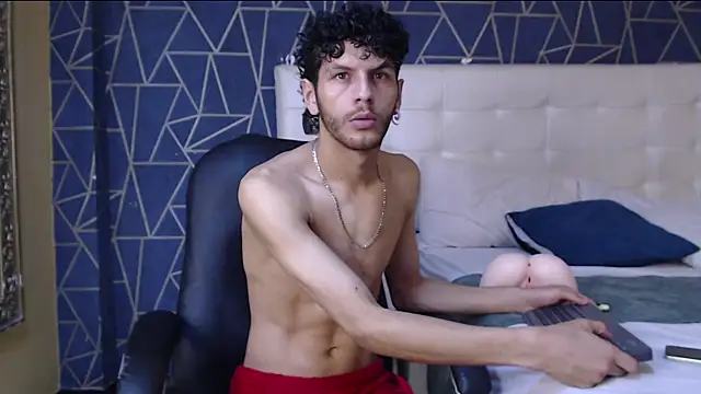 Snapshot of LuckySammer chatting on February 24, 2026, 12:14 pm LuckySammer online show from February 24, 2026, 12:14 pm