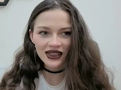 Avelinehowo uwu online show from April 4, 2026, 1:52 pm