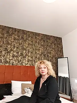 Snapshot of LaireeFelini chatting on February 21, 2026, 7:04 pm LaireeFelini online show from February 21, 2026, 7:04 pm