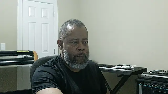 Cleozevo1961 online show from March 23, 2026, 4:27 am