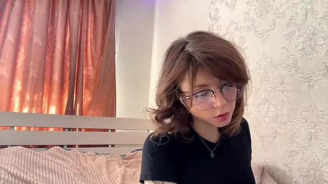 aera elese online show from April 14, 2026, 9:04 am