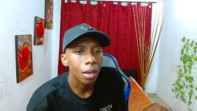 Snapshot of milo018 chatting on July 2, 2026, 1:27 am milo018 online show from July 2, 2026, 1:27 am