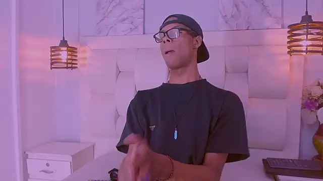 Snapshot of Santiago_Ortiz_ chatting on March 21, 2026, 9:29 pm Santiago Ortiz online show from March 21, 2026, 9:29 pm