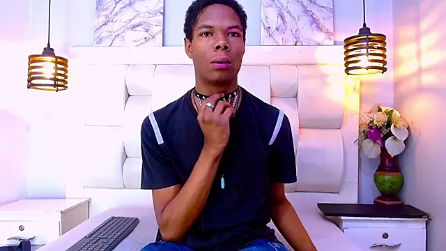 Snapshot of Santiago_Ortiz_ chatting on March 25, 2026, 1:17 pm Santiago Ortiz online show from March 25, 2026, 1:17 pm