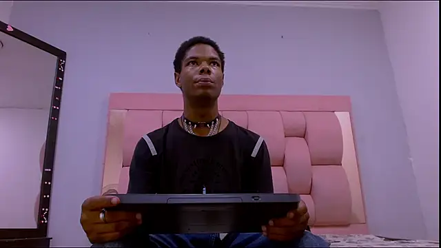 Snapshot of Santiago_Ortiz_ chatting on March 26, 2026, 3:45 am Santiago Ortiz online show from March 26, 2026, 3:45 am