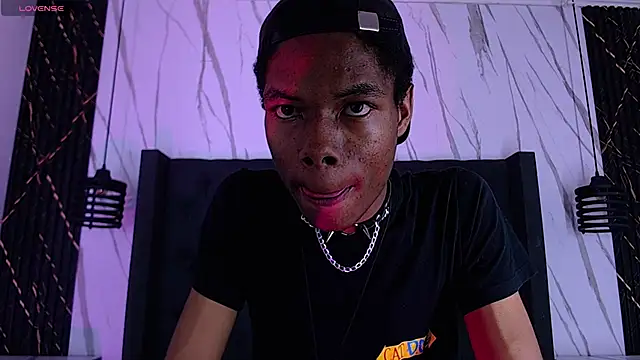 Snapshot of Santiago_Ortiz_ chatting on March 31, 2026, 7:25 pm Santiago Ortiz online show from March 31, 2026, 7:25 pm