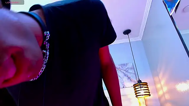 Snapshot of Santiago_Ortiz_ chatting on April 2, 2026, 6:27 pm Santiago Ortiz online show from April 2, 2026, 6:27 pm