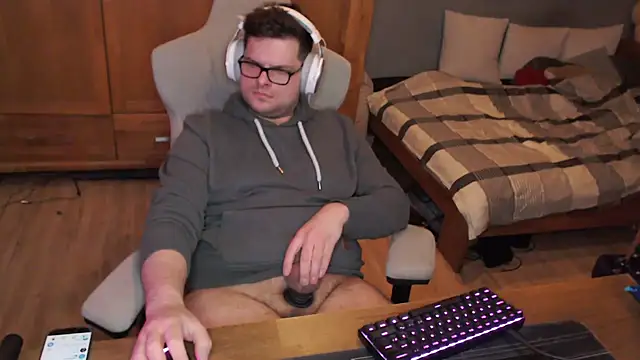 Whyteshadow4235 online show from February 17, 2026, 10:38 pm