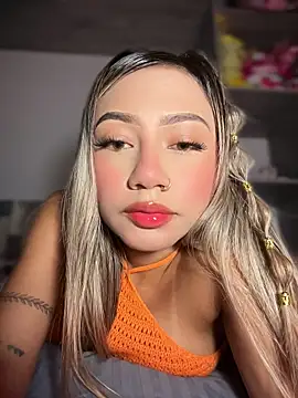 Snapshot of Dulce_Sofi_ chatting on April 9, 2026, 11:32 pm Dulce Sofi online show from April 9, 2026, 11:32 pm