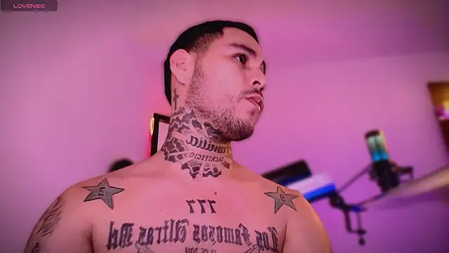 Snapshot of king_of_desire chatting on February 27, 2026, 4:01 am king of desire online show from February 27, 2026, 4:01 am