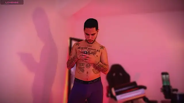 Snapshot of king_of_desire chatting on February 28, 2026, 4:02 am king of desire online show from February 28, 2026, 4:02 am