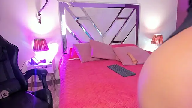 Esmeralda carrascal online show from March 3, 2026, 3:23 am